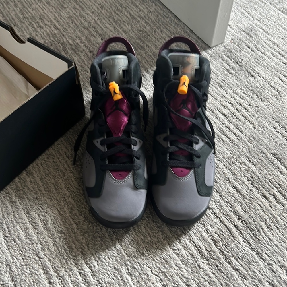 Air Jordan Retro 6 black/Bordeaux-LT graphite size 6.5 youth.